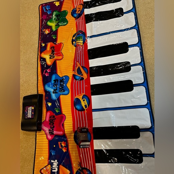 Gigantic keyboard playmat - musical - Picture 5 of 5